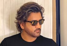 MS Dhoni wins hearts singing ‘Main pal do pal ka shayar hoon’