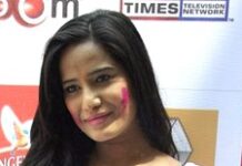 Delhi Police hilariously uses Poonam Pandey’s ‘death stunt’ to spread road safety message
